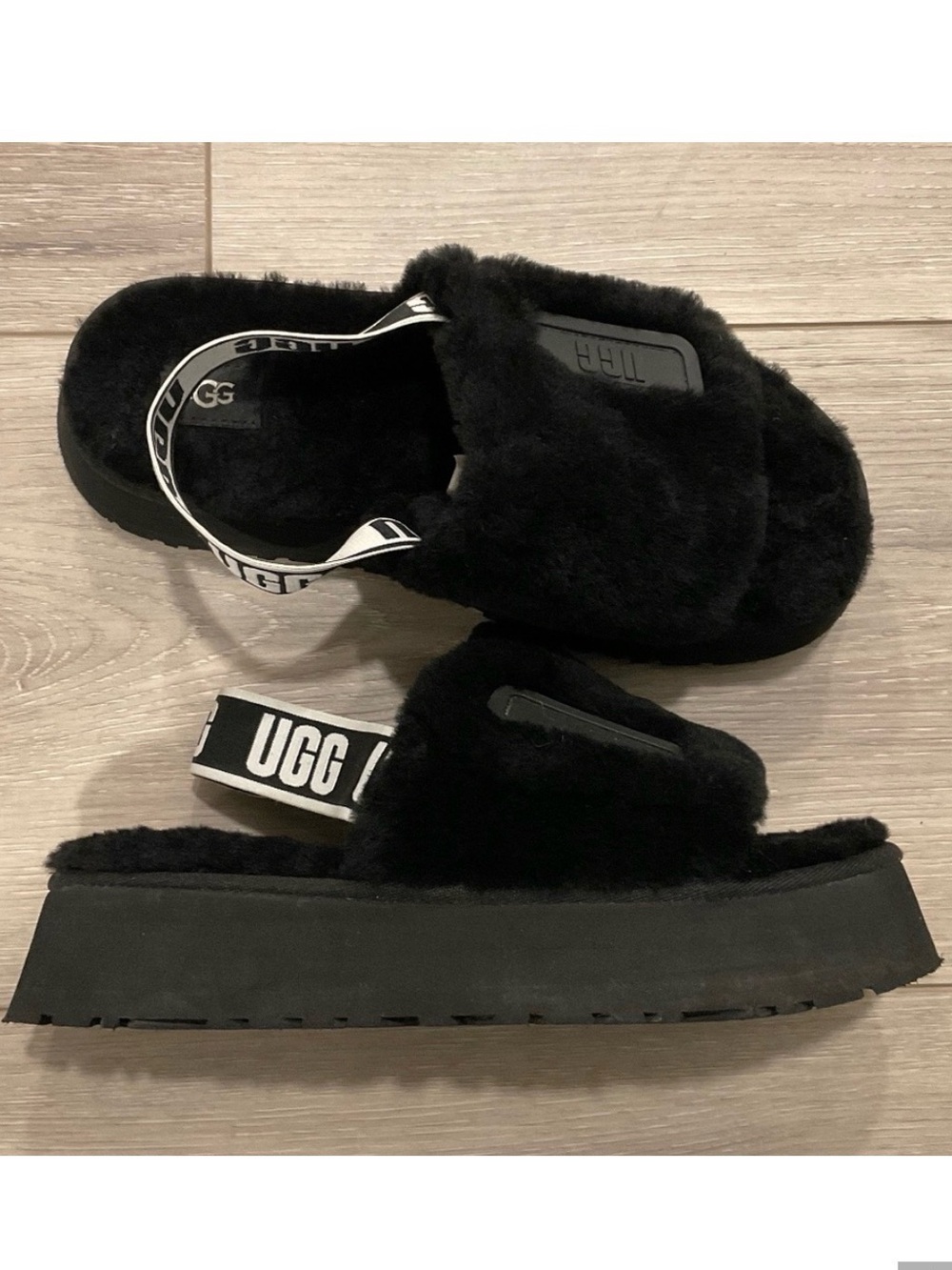 UGG Disco Slide Fur Platform Sandals Black Sheepskin LIKE NEW Size 8